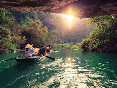 Khu du lich sinh thai hang dong Trang An 1