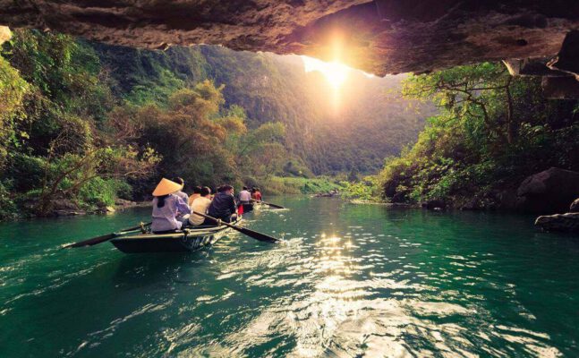 Khu du lich sinh thai hang dong Trang An 1